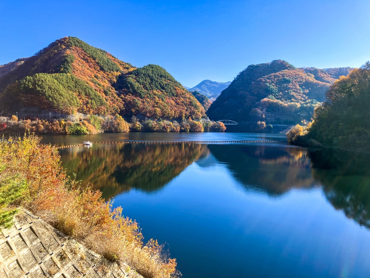 長坂の冬支度：薪ストーブと断熱の知恵